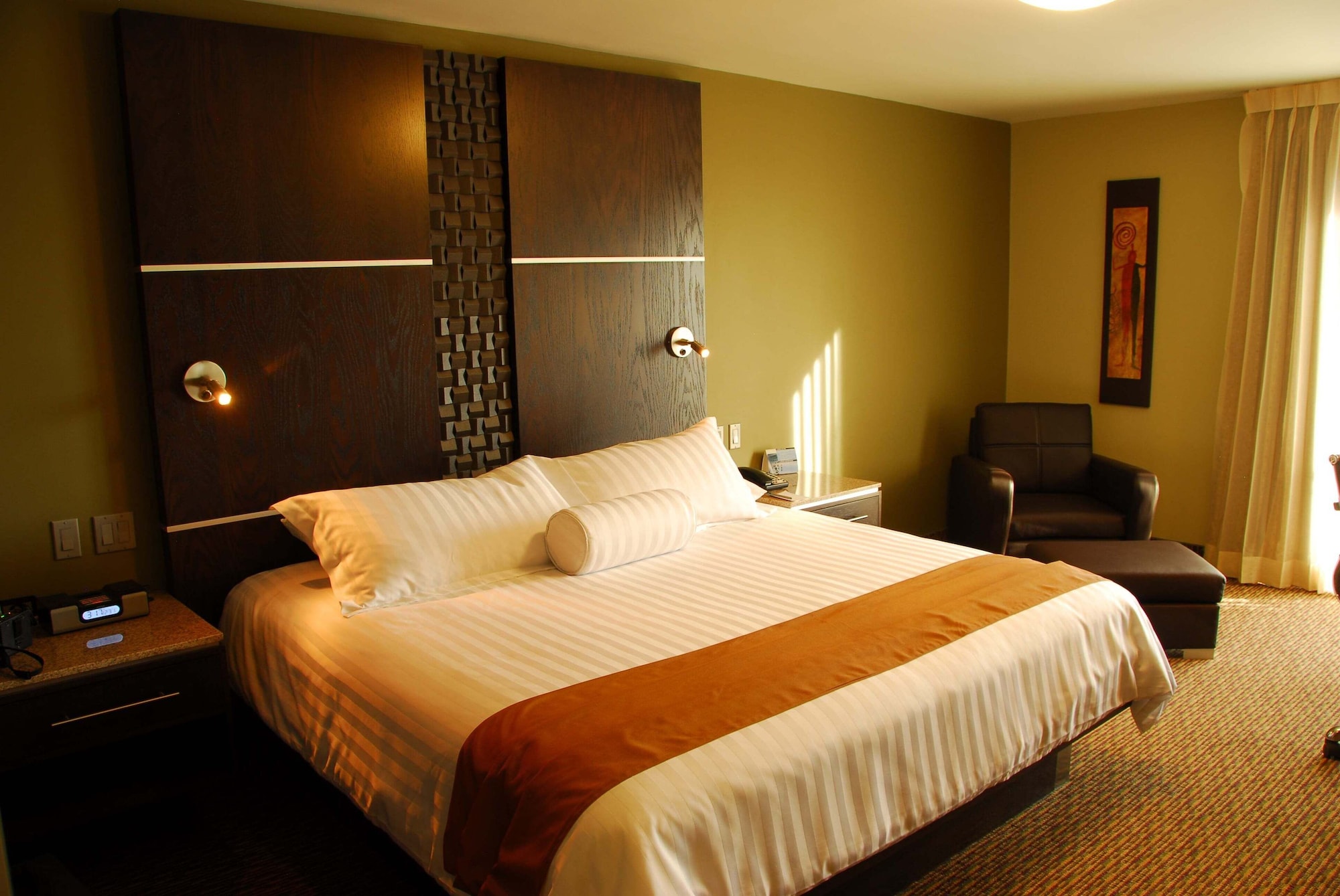 غرفة قياسية مفردة بسرير كينج