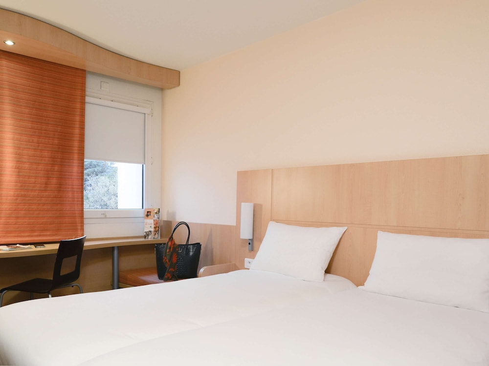 Ibis Caen Centre 16/72