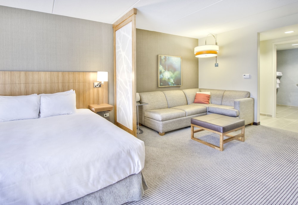 Hyatt Place Durham Southpoint 24/66