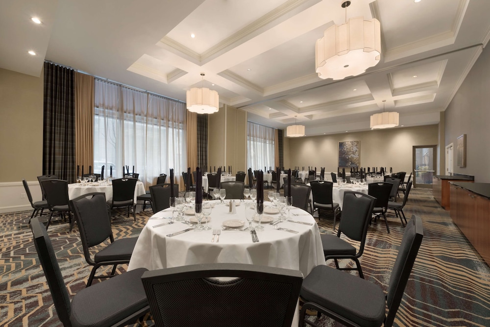 Hilton Garden Inn Chicago Downtown/Magnificent Mile 59/70