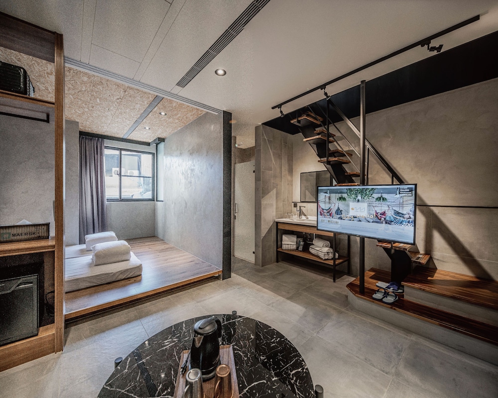 Oinn Hotel and Hostel 27/56