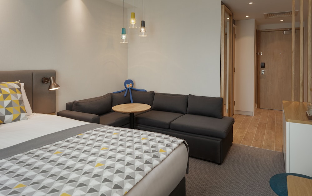 Holiday Inn London - Heathrow Bath Road 28/76
