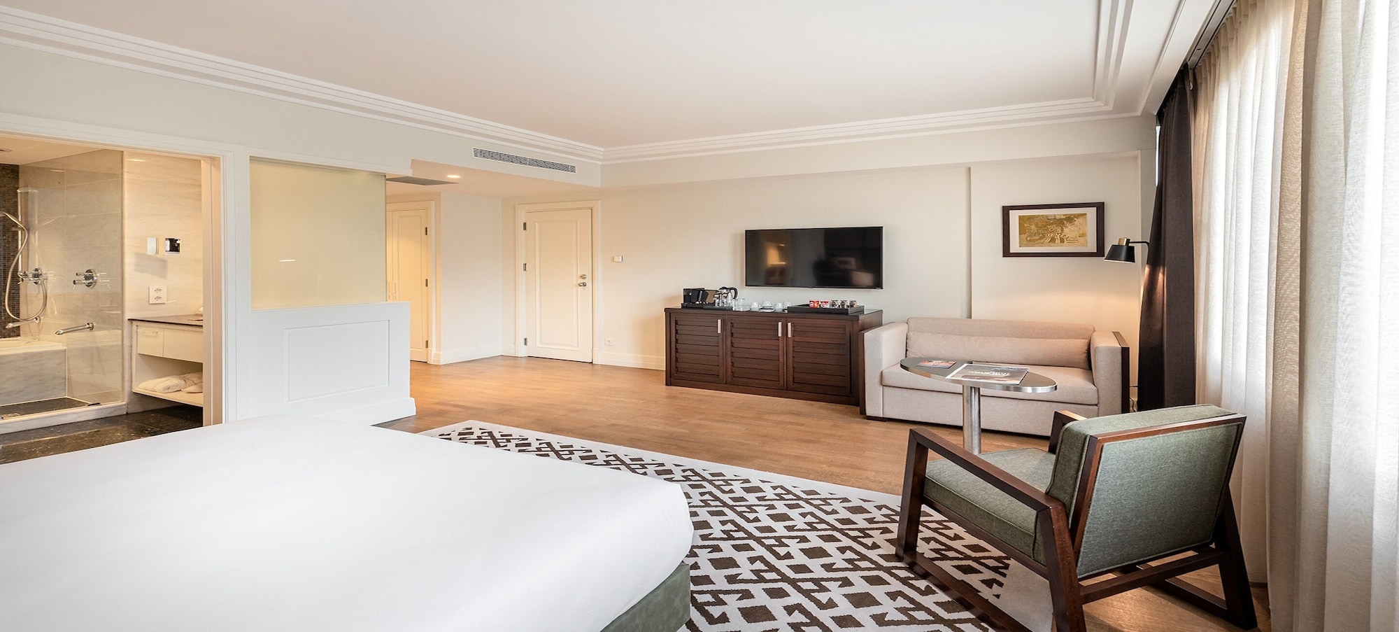 Grand Superior Room-