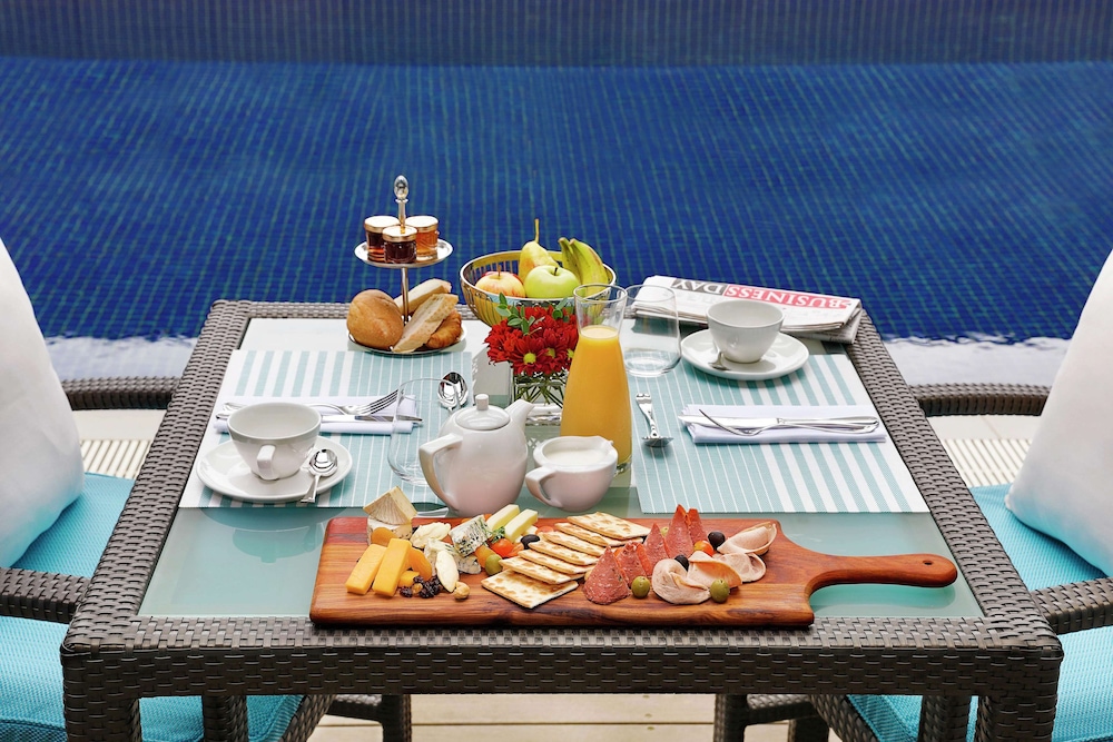 Legend Hotel Lagos Airport Curio Collection By Hilton 63/81