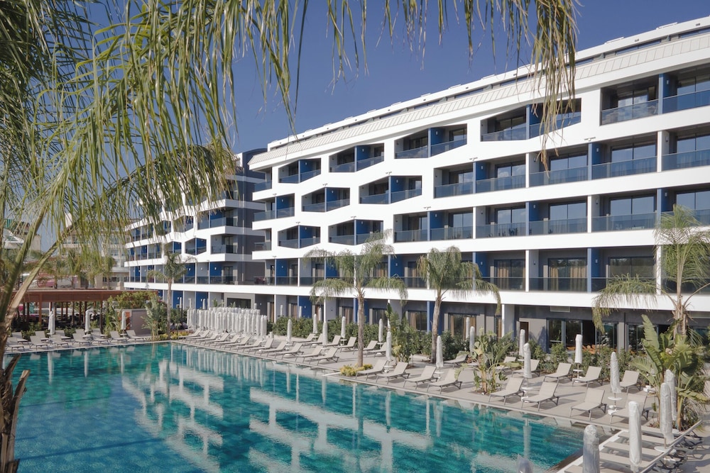 Liu Resorts 6/72