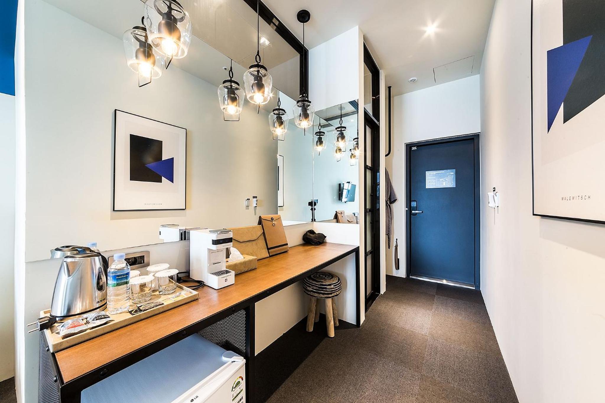 Room, Double or Twin Bed, Lateral Side Sea View، H Avenue 8/10