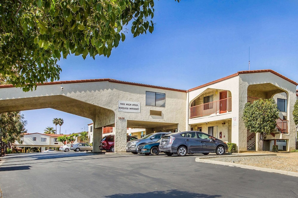 Econo Lodge Castro Valley 52/56