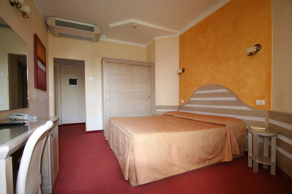 Hotel Nedy 12/47