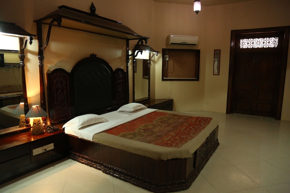Hotel Siddhartha Palace 12/24