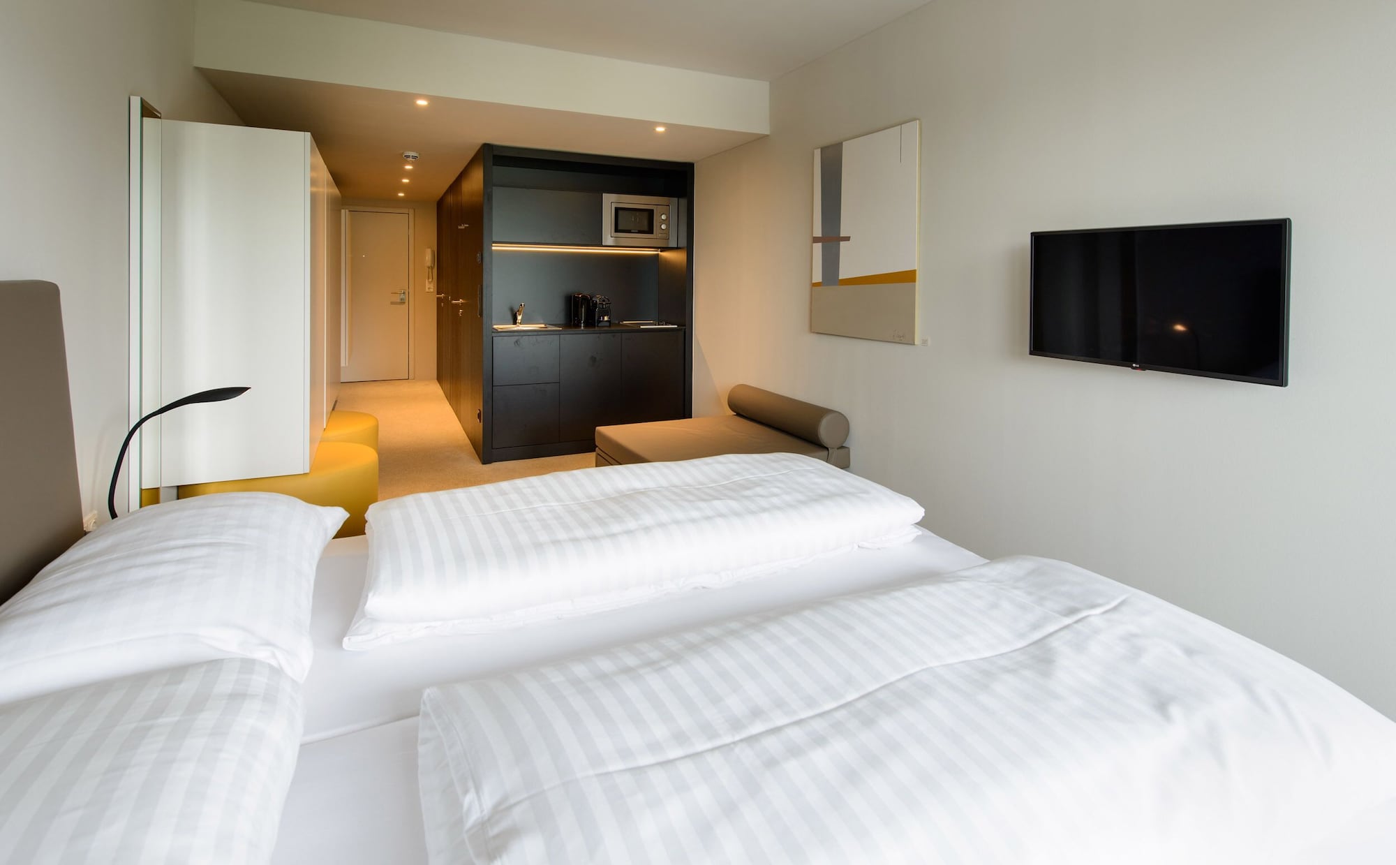 Basic, Studio, Queen Bed, Sofa