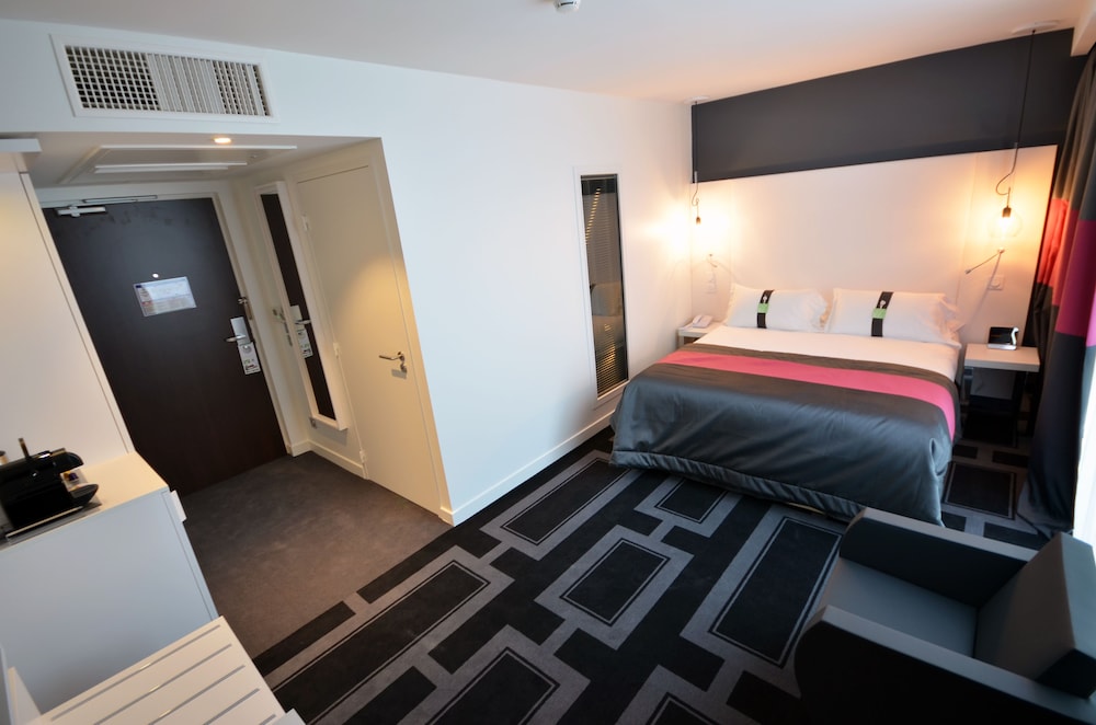 Holiday Inn Dijon 10/75