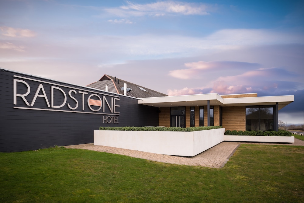 Radstone Hotel 4/50