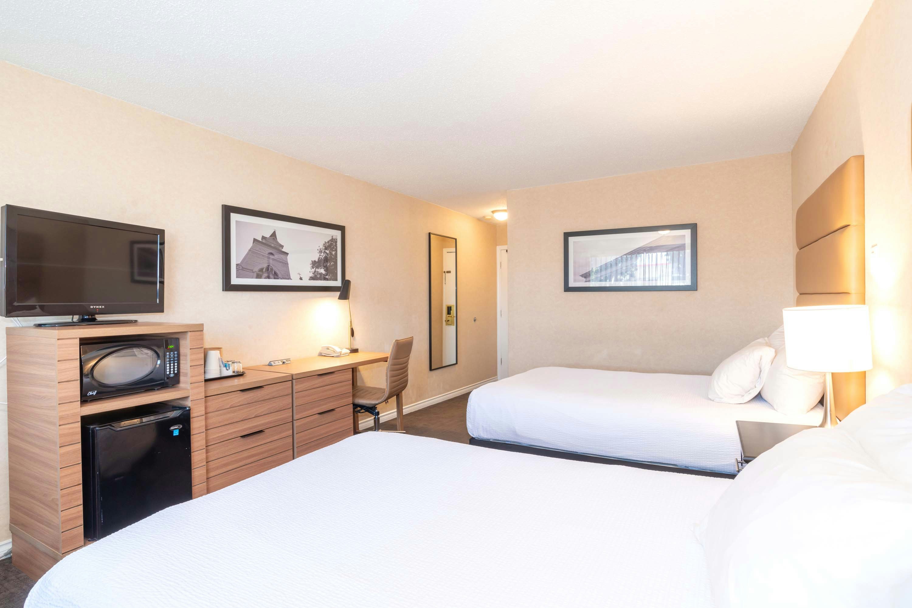 Standard, 2 Double Beds