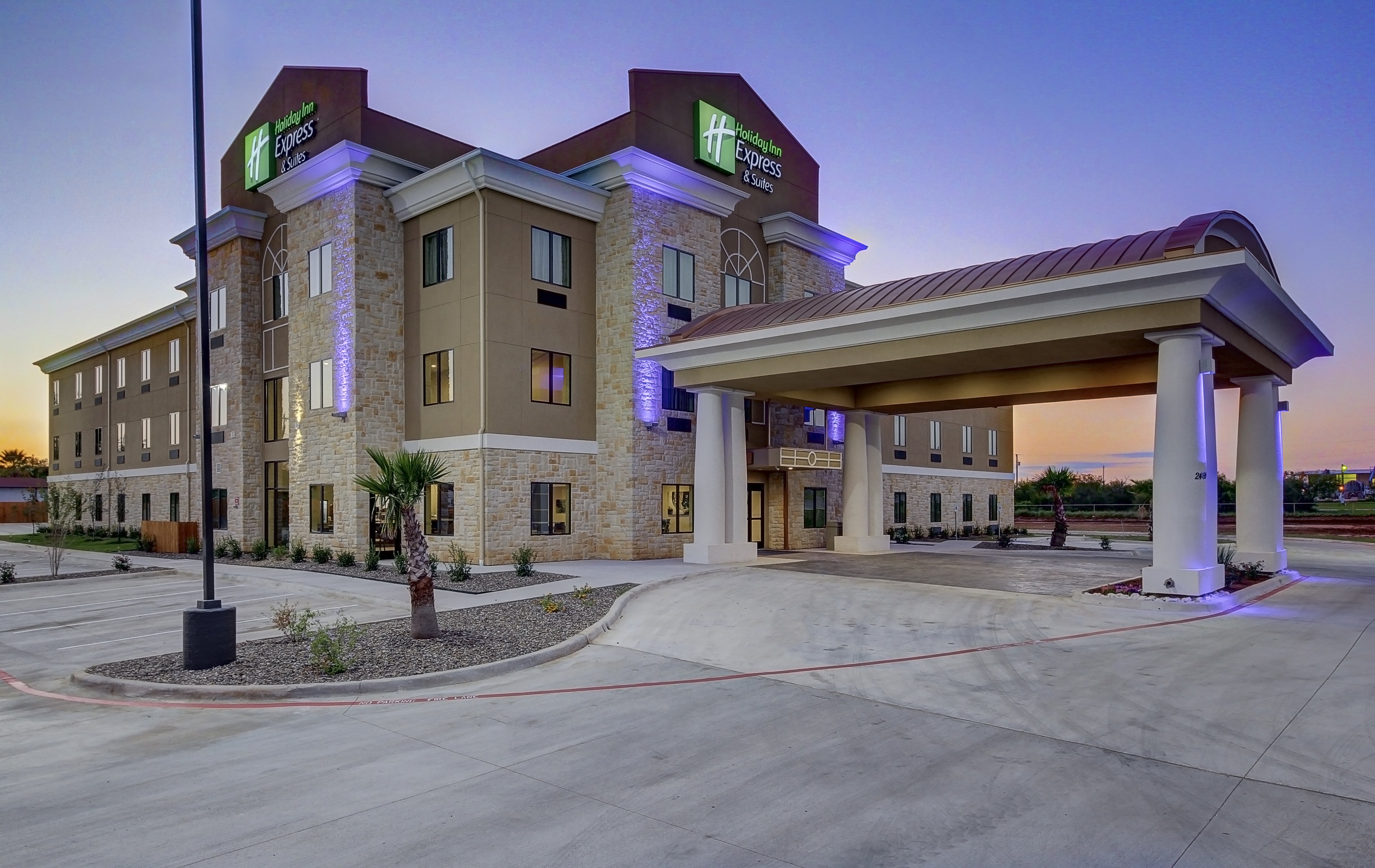 Holiday Inn Express And Suites Carrizo Springs 38/40
