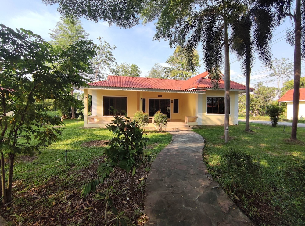 Thara Cholapruek Resort 1/50