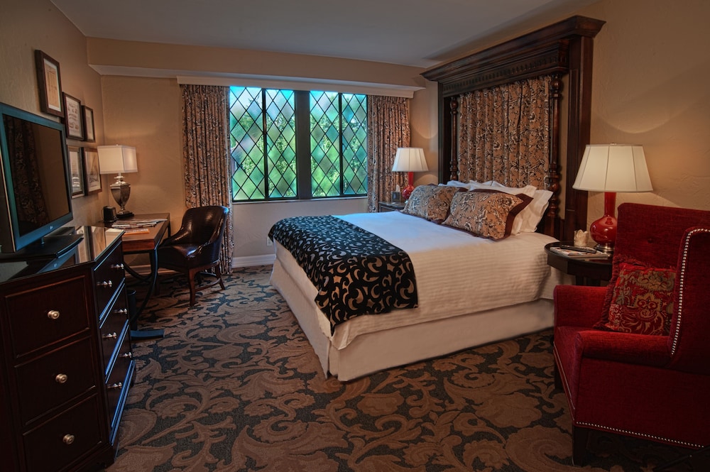 DELUXE, KING BED