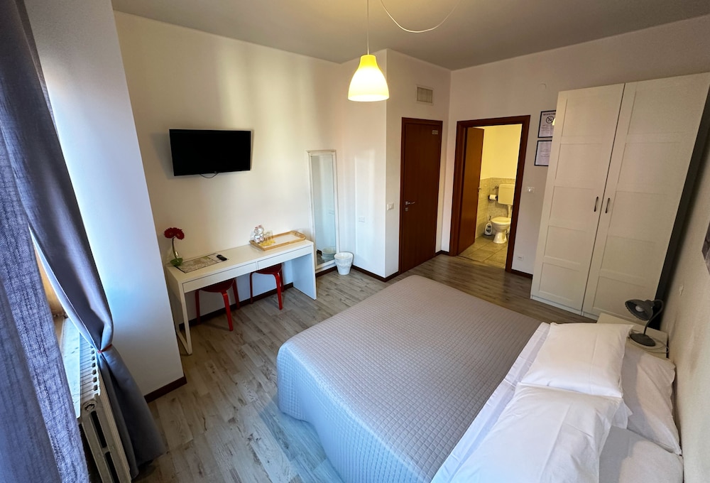 STANDARD, DOUBLE BED, PRIVATE BATHROOM