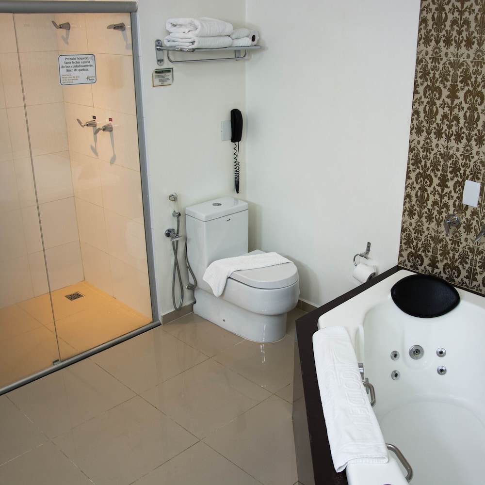 Golden Plaza Hotel 49/50