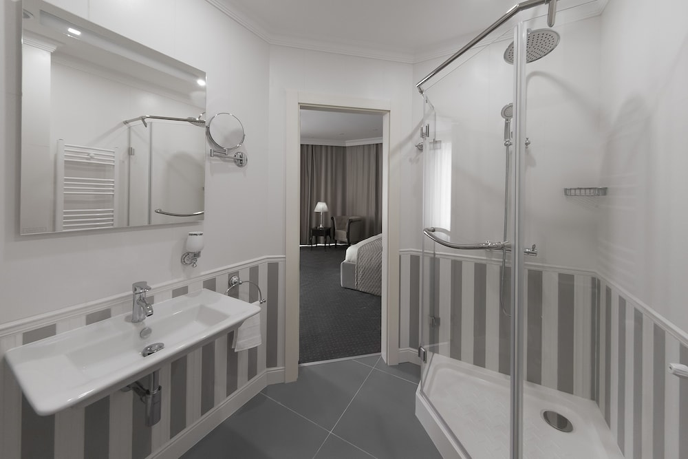 LONDON BOUTIQUE HOTEL 10/40