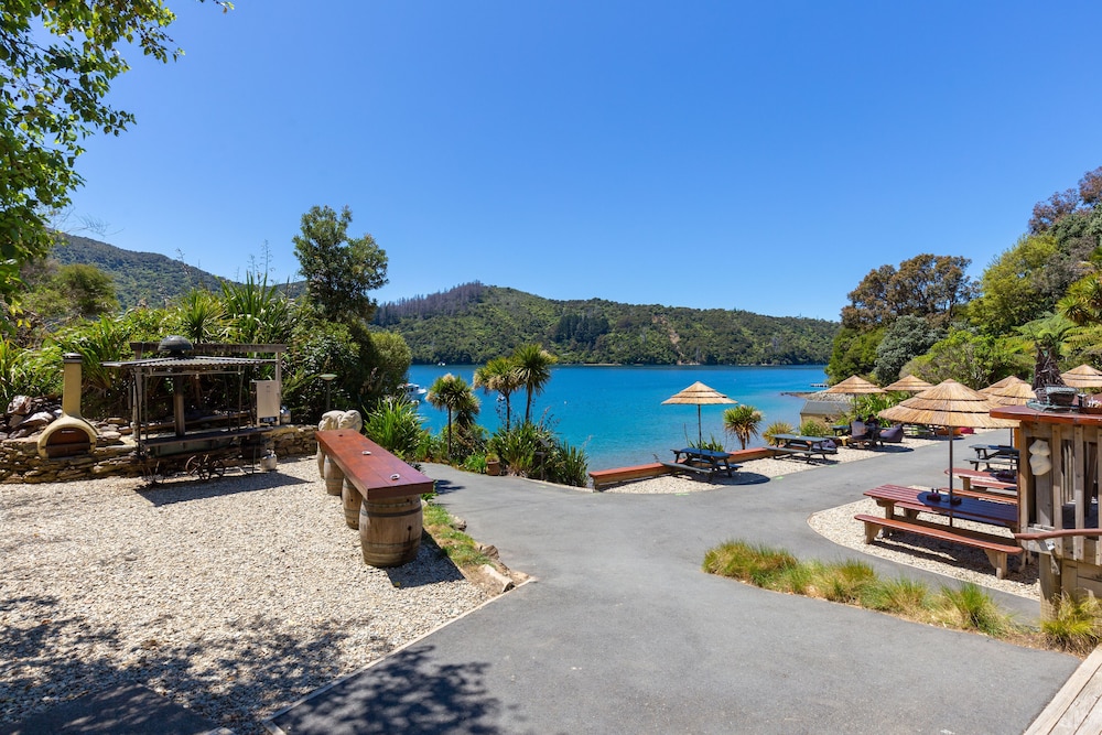 LOCHMARA LODGE 34/50