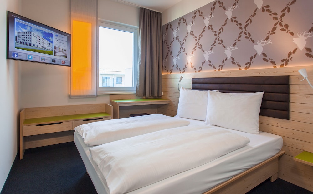 BUSINESS, SINGLE, QUEEN BED