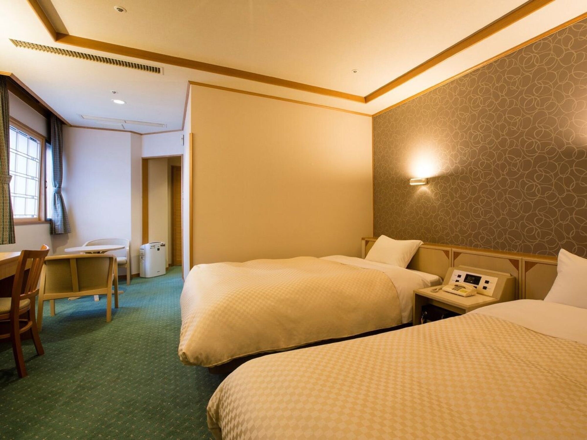 ROOM, TWIN BEDS