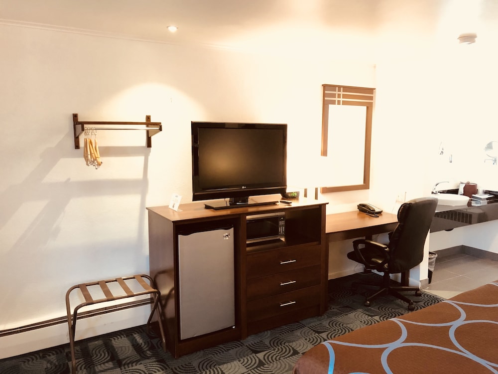 Berkshire Inn 24/32