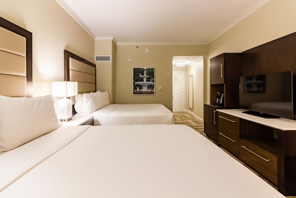 Holiday Inn Express Savannah Historic District 24/74
