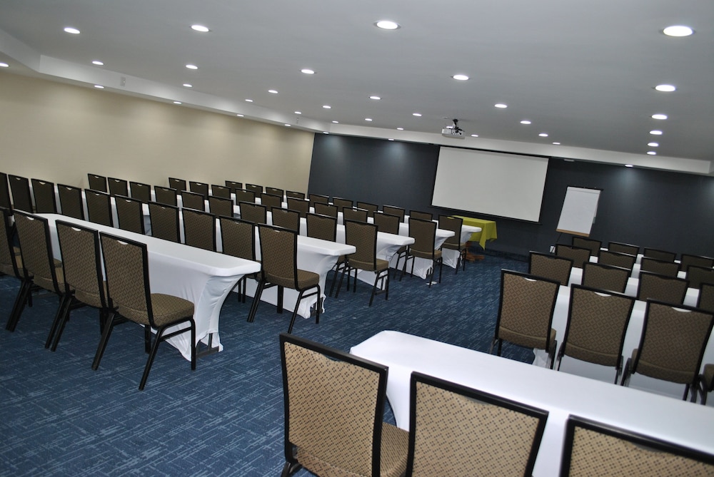 Holiday Inn Express Toluca 36/48