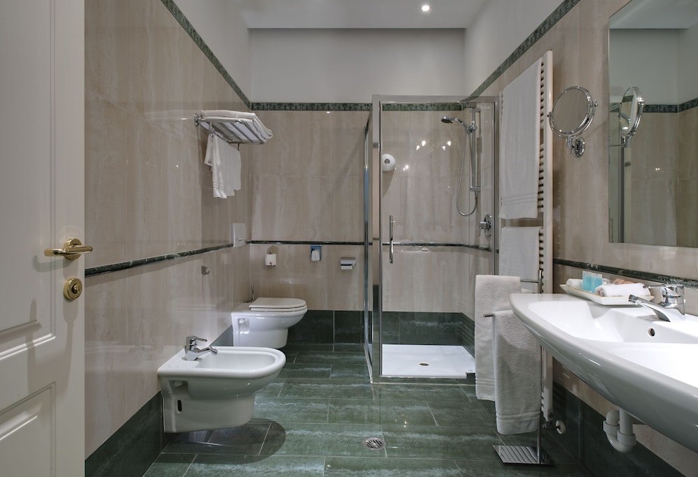 EXECUTIVE, SUITE