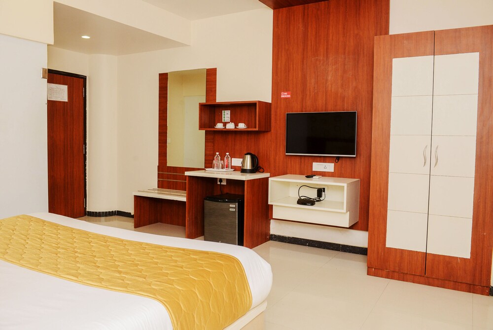 Hotel Elite Continental - Airport Road Andheri 13/32