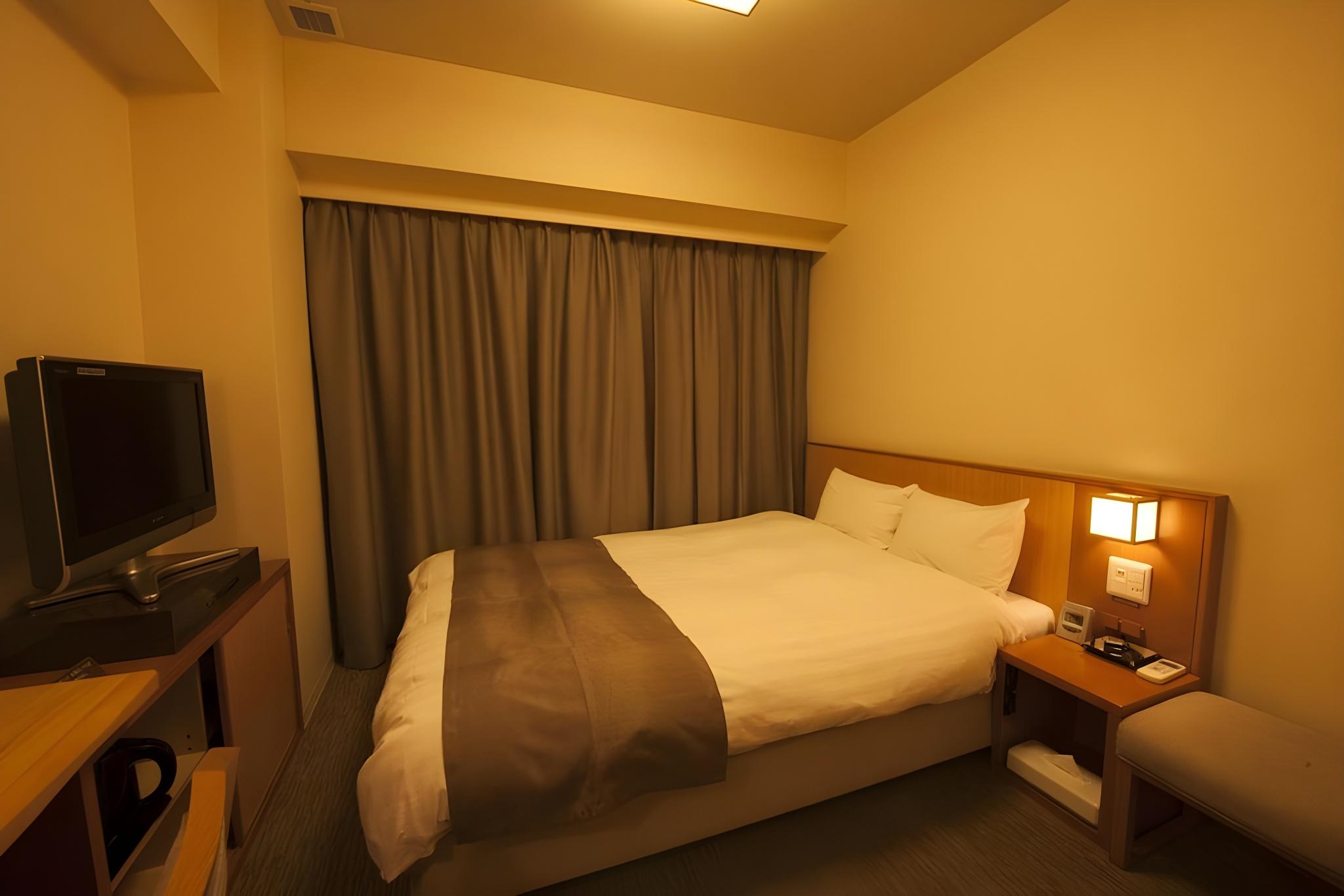 Moderate, King Bed