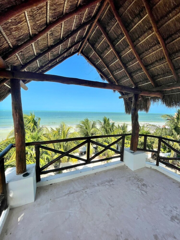 La Puerta Azul Beachfront Adults Only 42/50