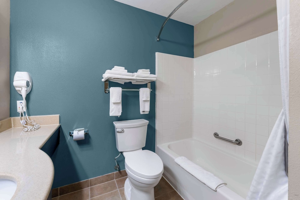 Sleep Inn & Suites Hays I-70 55/59