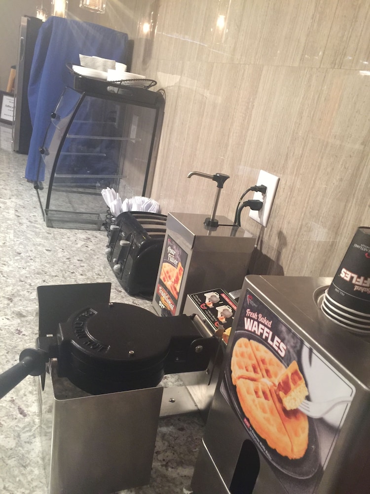 Travelodge By Wyndham Battle Creek 12/18
