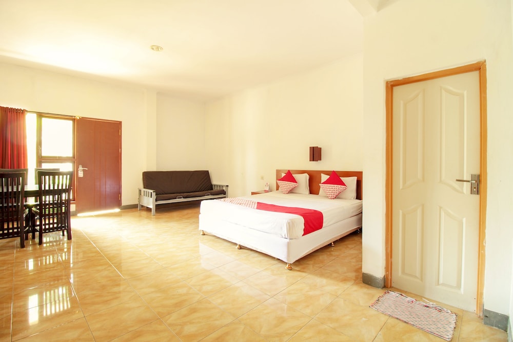 RedDoorz Plus At Hotel Sofia Pangandaran 4/27