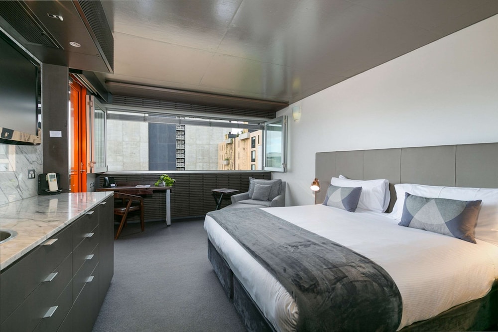 DELUXE, SUITE, BALCONY