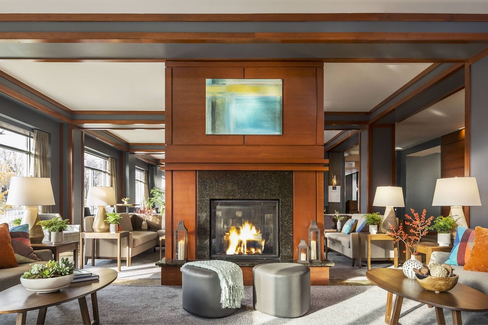 Courtyard Marriott Burlington Harbor 27/48