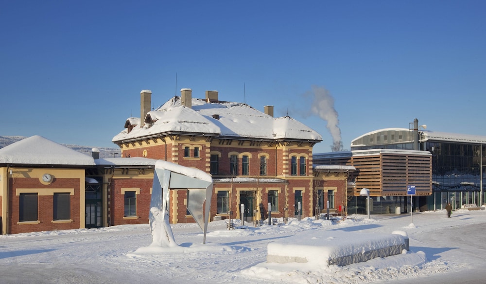 Lillehammer Station Hotel & Hostel 47/49