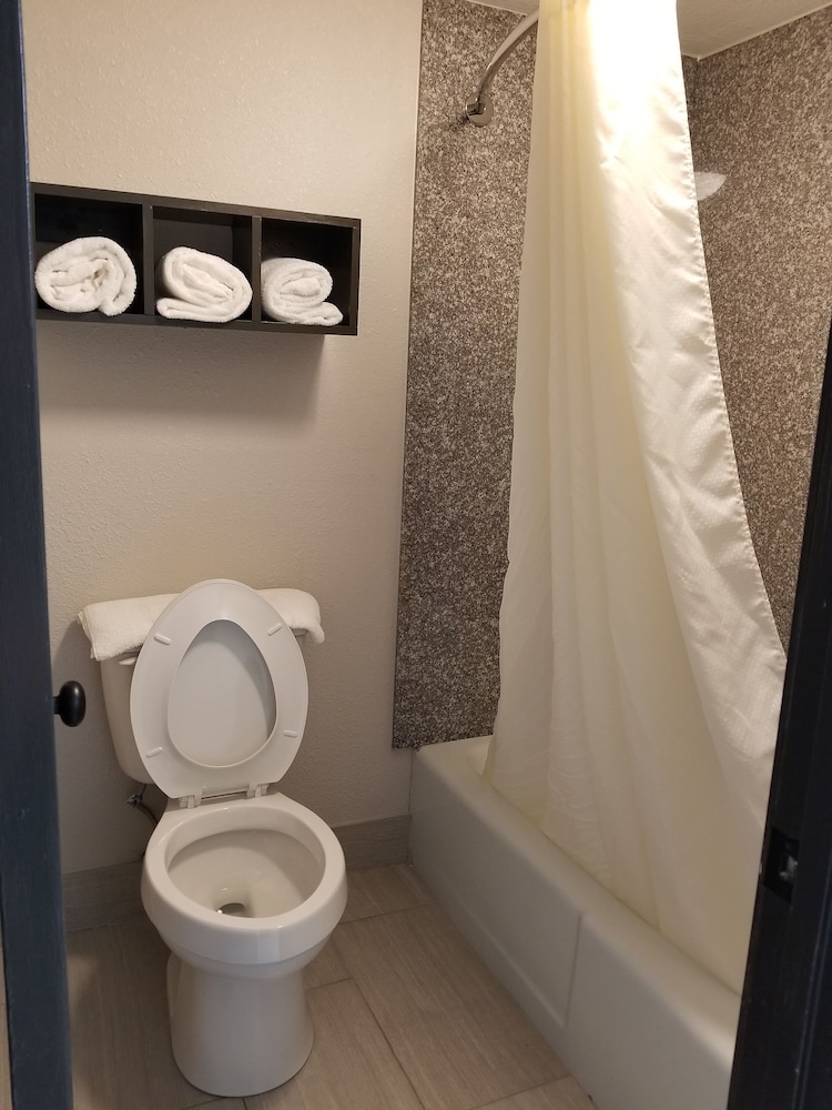 HomeStay Inn & Suites Russellville 10/33