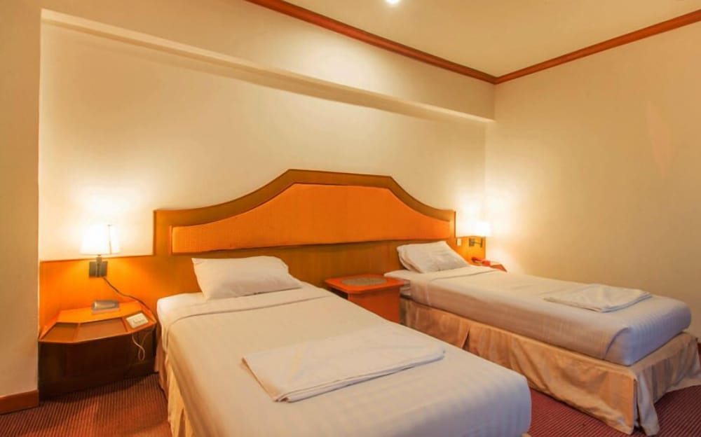 Thepnakorn Hotel 14/48