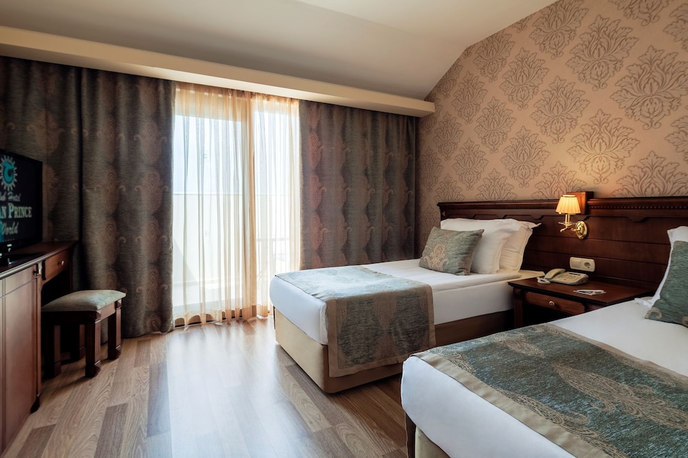 Select, Senior, Suite, 1 Double and 3 Single Beds