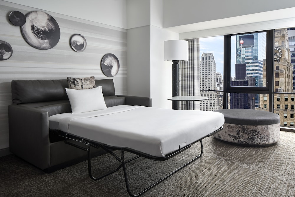 1 BEDROOM, DELUXE, SUITE, KING BED, SOFA