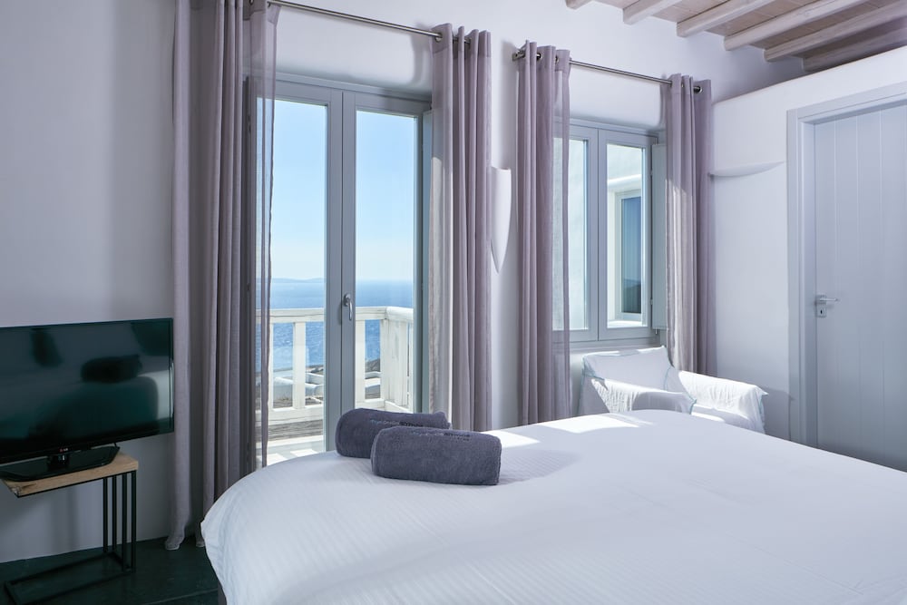 4 BEDROOMS, SUPERIOR, VILLA
