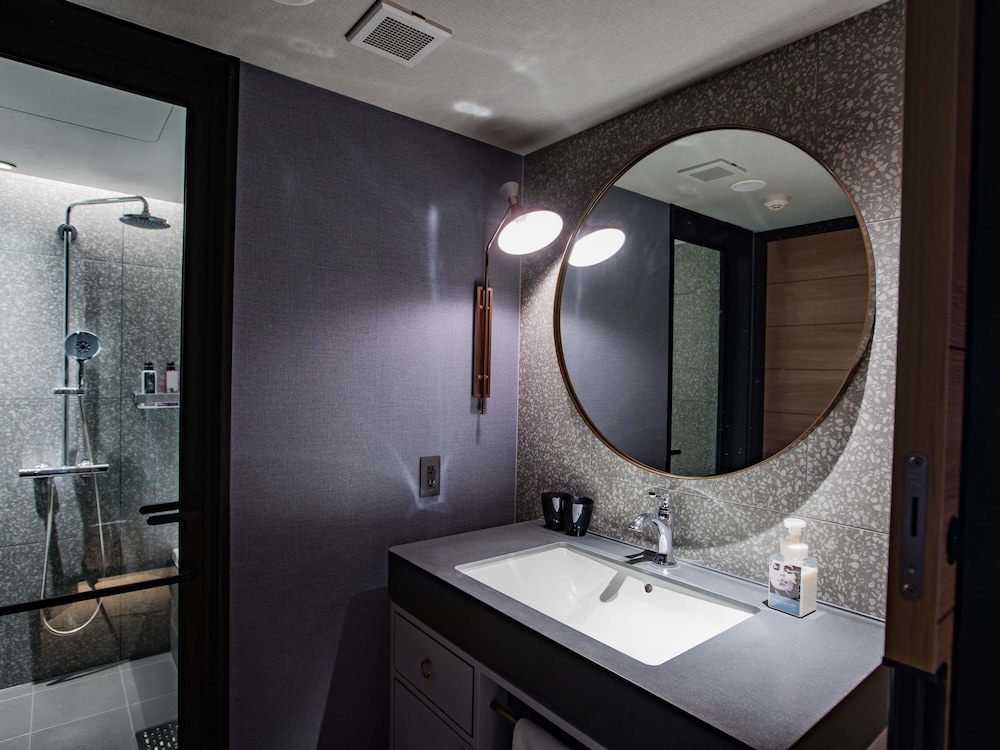 غرفة سوبيريور بسريرين منفصلين مع أريكة بحوض استحمام، Mercure Kyoto Station 7/10