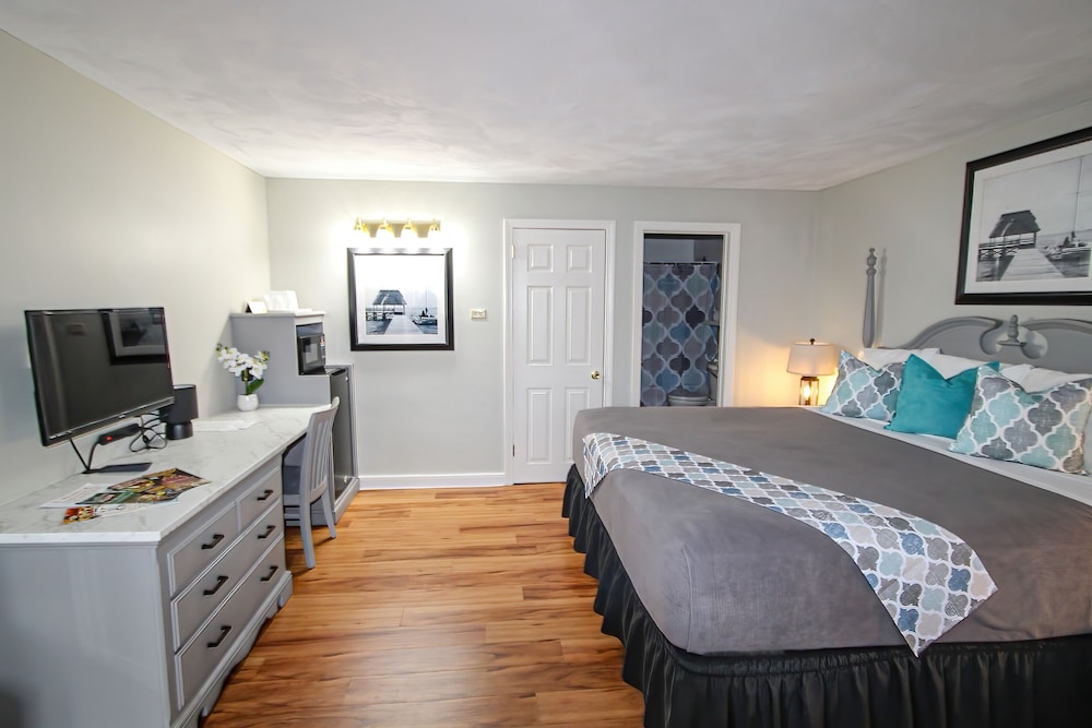 Colonial Inn Seekonk 30/58