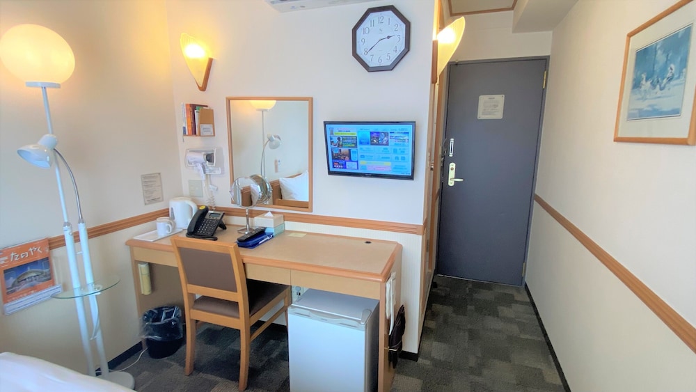 TOYOKO INN OKINAWA NAHA KOKUSAI-DORI MIEBASHI-EKI 56/64