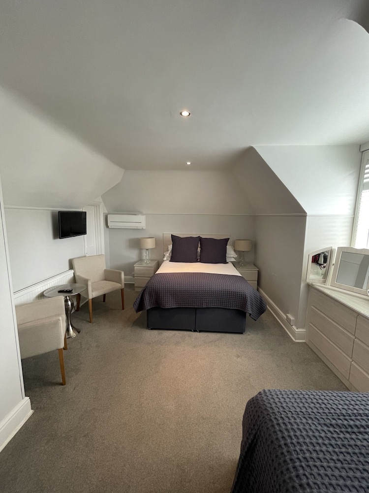Grosvenor Lodge Guest House 8/18