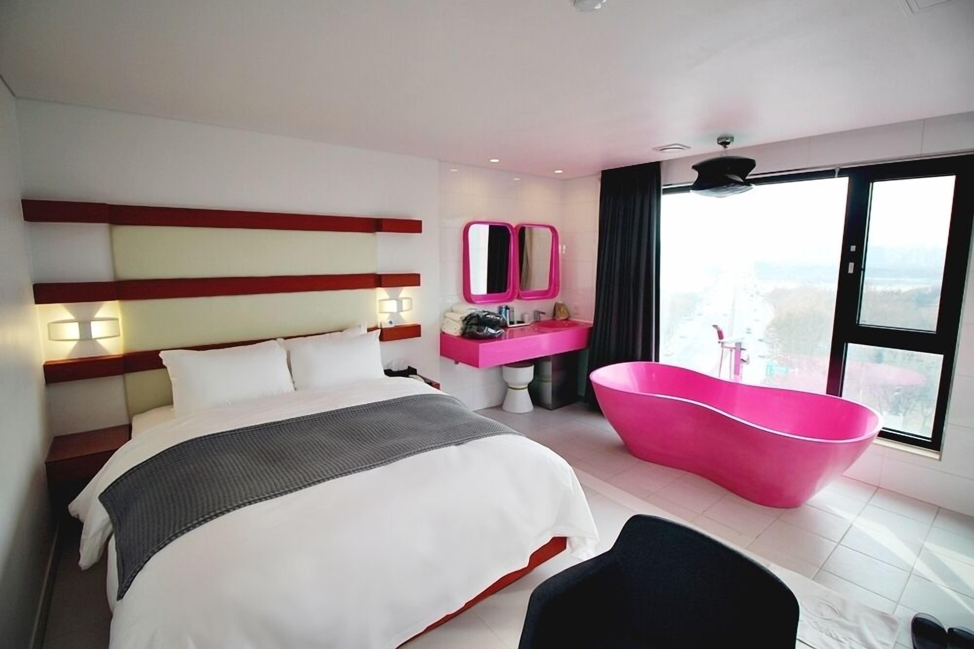 Suite, Double Bed