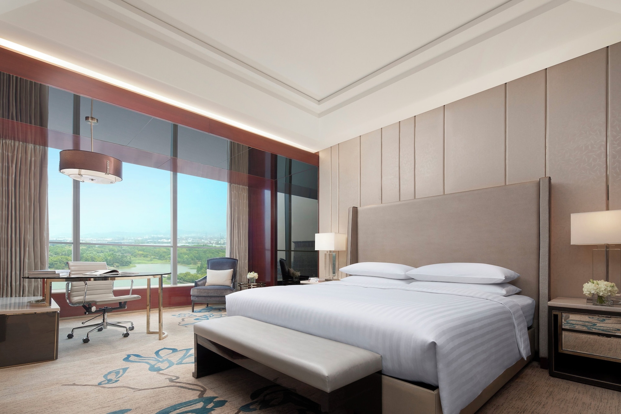 Executive, Suite, King Bed, Lake View, Smoking